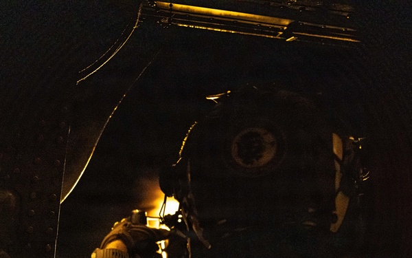 13th MEU | MRF Conducts Nighttime Visit, Board, Search and Seizure Training