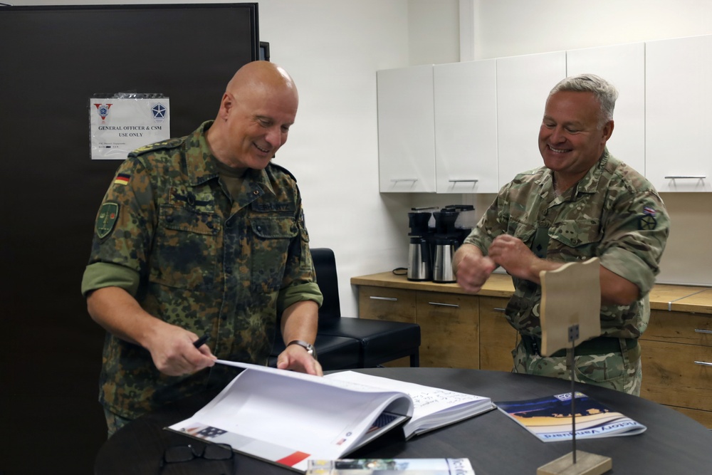 Commander NATO JFC – Brunssum visits V Corps Forward