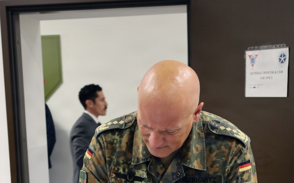 Commander NATO JFC – Brunssum visits V Corps Forward