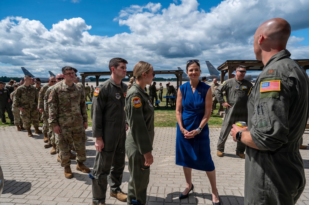 New Hampshire Gov. Kelly Ayotte visits 157th Air Refueling Wing