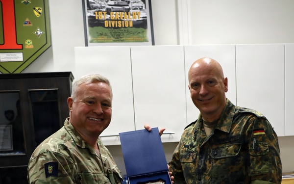 Commander NATO JFC – Brunssum visits V Corps Forward