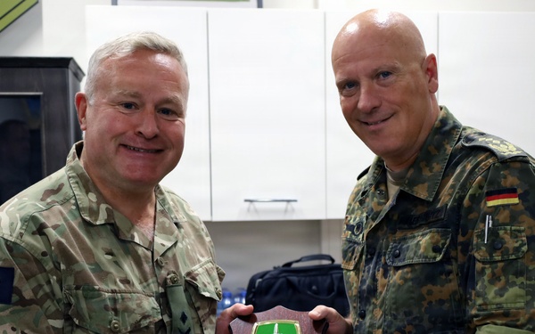Commander NATO JFC – Brunssum visits V Corps Forward