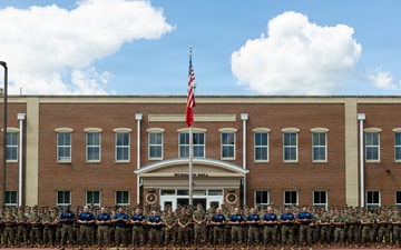 The Commandant, Gen. Eric M. Smith tours MCESG HQ