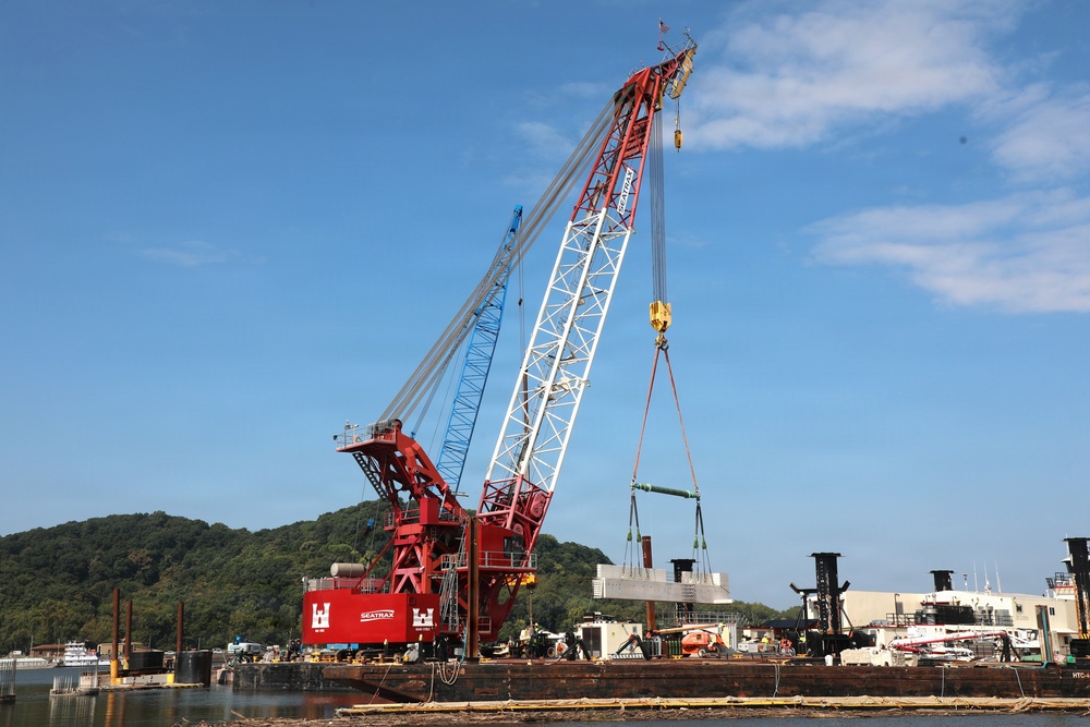Quad Cities Heavy Lift Crane Assists at Lock and Dam 22 Fish Passage