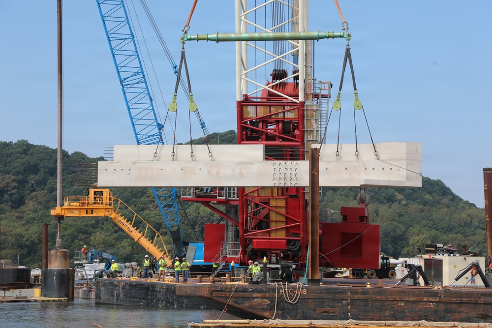 Quad Cities Heavy Lift Crane Assists at Lock and Dam 22 Fish Passage