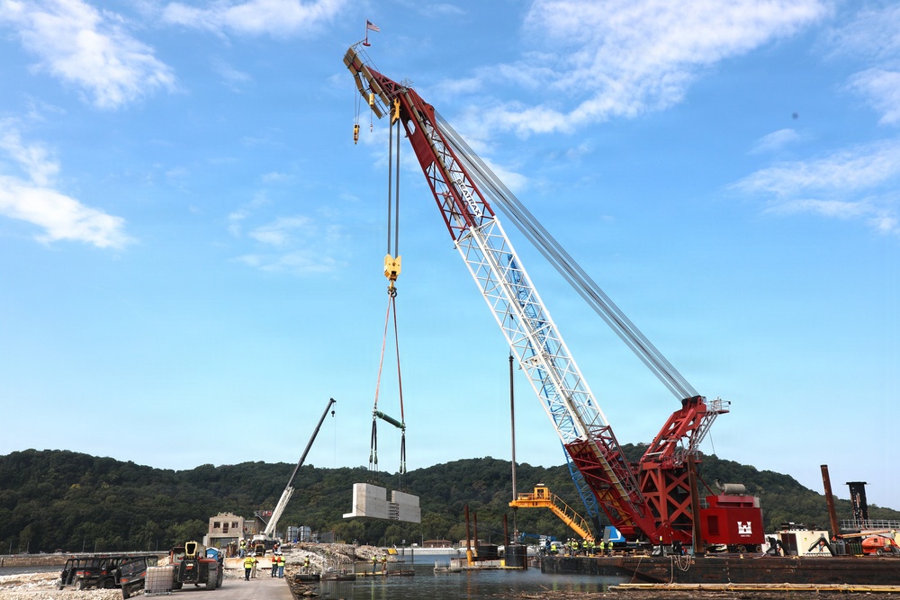 Quad Cities Heavy Lift Crane Assists at Lock and Dam 22 Fish Passage