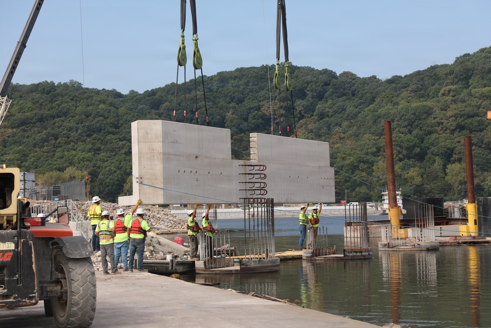 Quad Cities Heavy Lift Crane Assists at Lock and Dam 22 Fish Passage