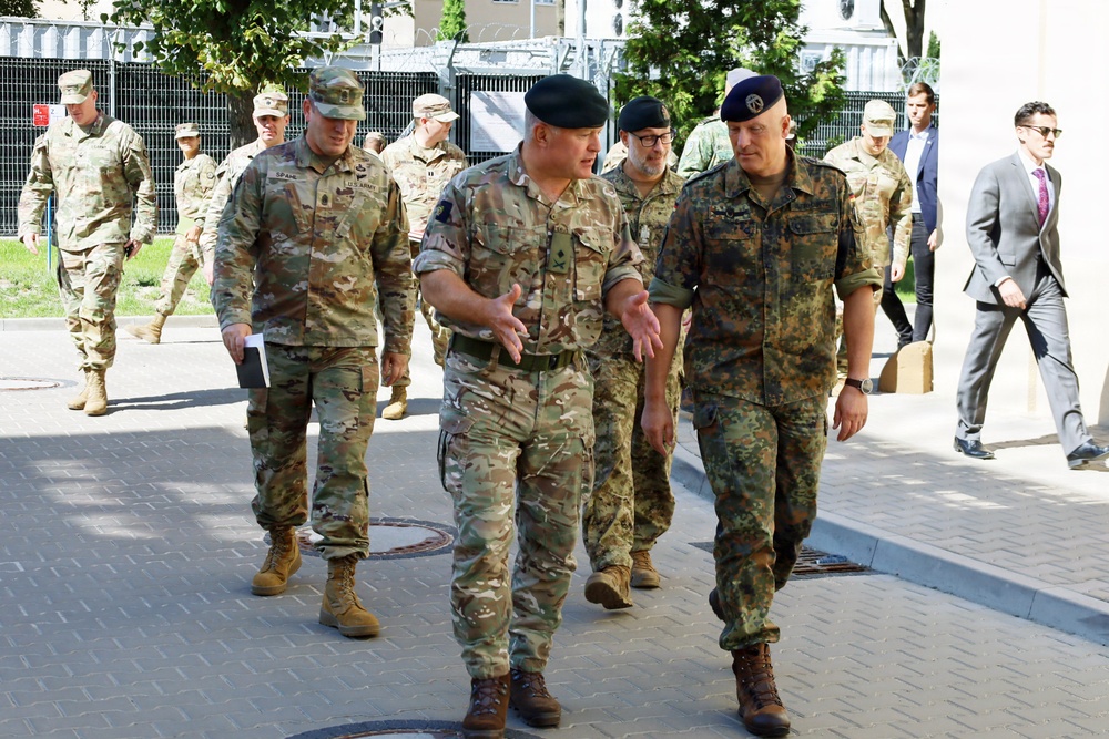 Commander NATO JFC – Brunssum visits V Corps Forward
