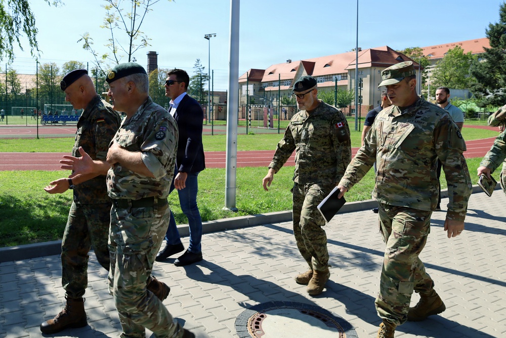Commander NATO JFC – Brunssum visits V Corps Forward