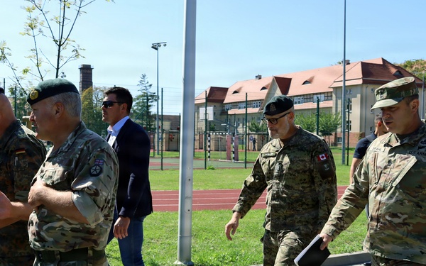 Commander NATO JFC – Brunssum visits V Corps Forward