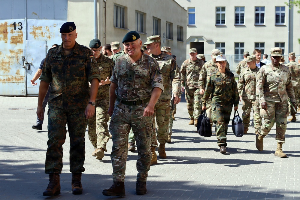 Commander NATO JFC – Brunssum visits V Corps Forward