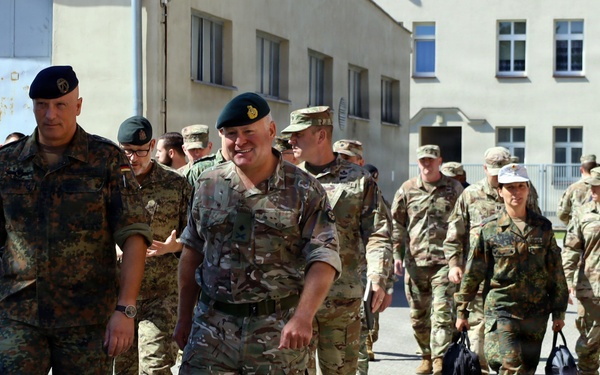 Commander NATO JFC – Brunssum visits V Corps Forward