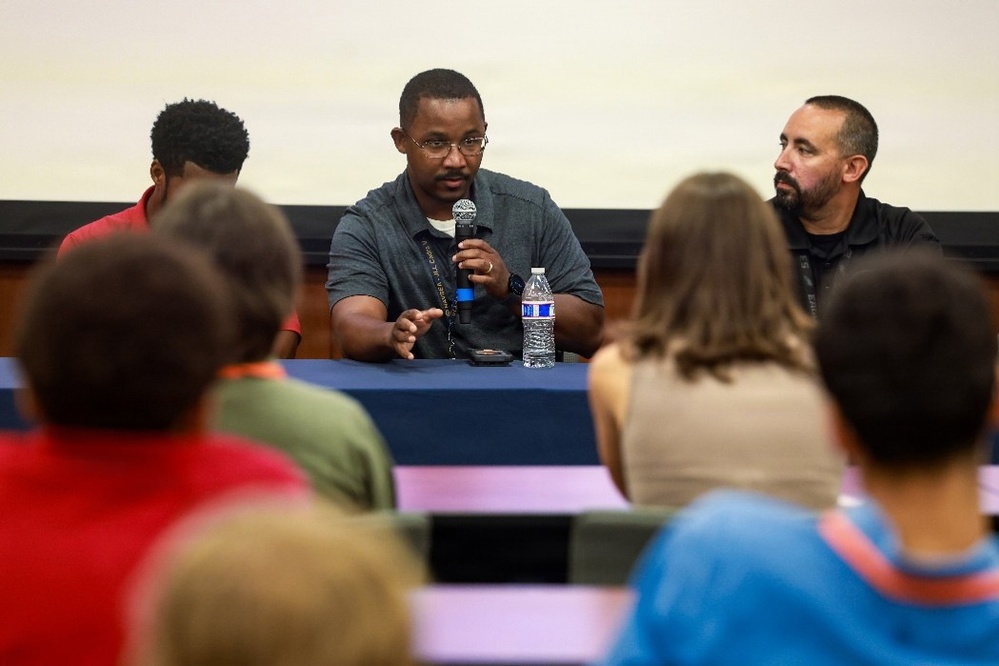 NSWCPD Introduces Future Engineers to Navy STEM Careers During NSLC Visits