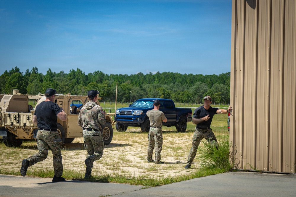 3rd SFG(A) conducts foreign internal defense training during training exercise with 82nd Airborne Division