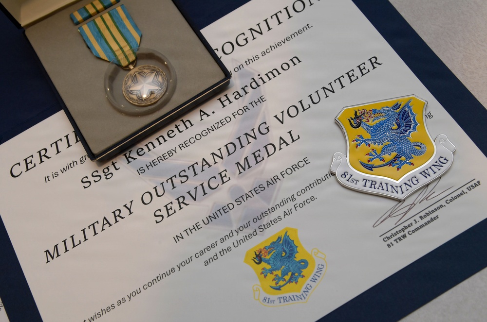 Airmen volunteer presented with Military Outstanding Volunteer Service Medal