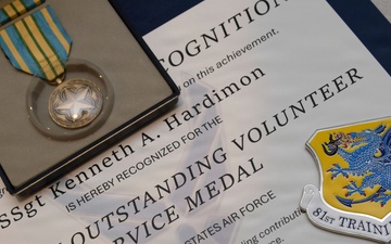 Airmen volunteer presented with Military Outstanding Volunteer Service Medal