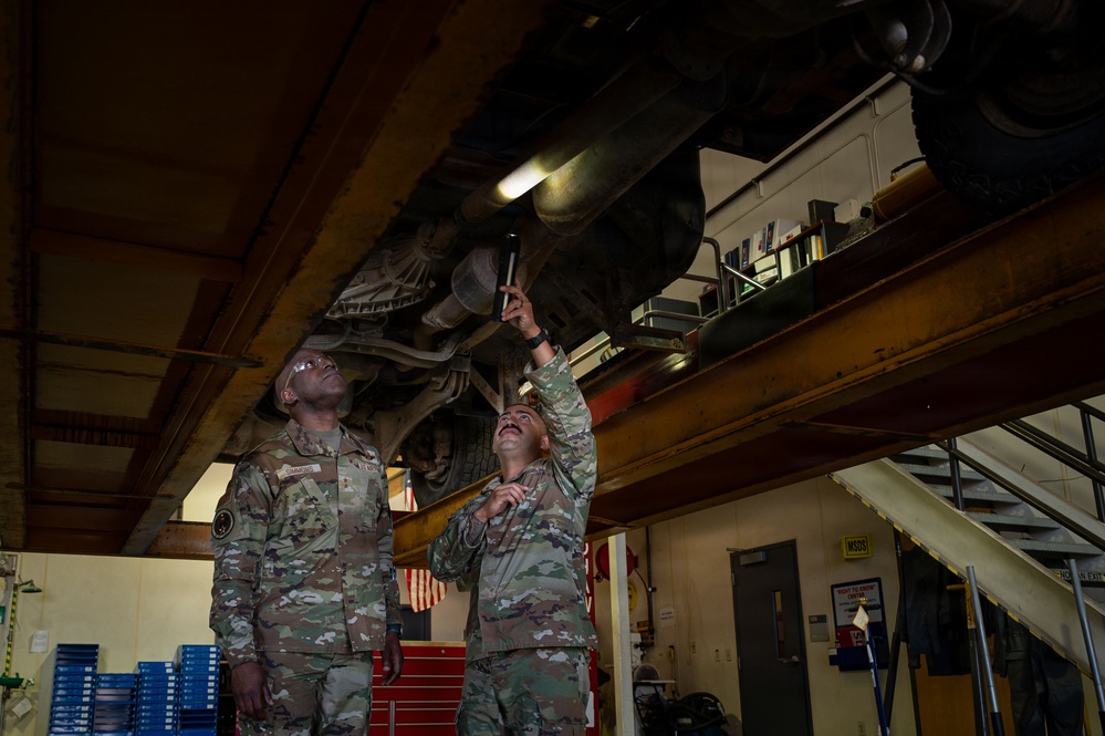 19th Air Force visits the SERE school house