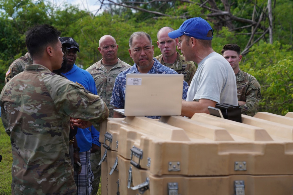 Industry partner demonstrates data feed to Soldiers