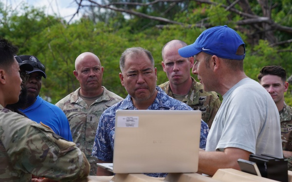 Industry partner demonstrates data feed to Soldiers