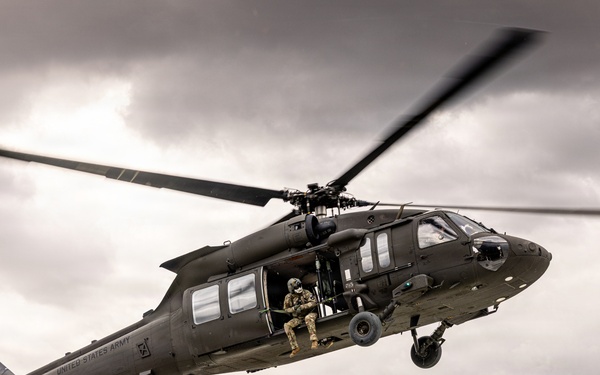 1st DSB conduct external load operations with UH-60