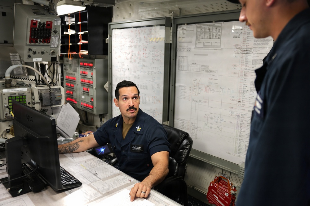 USS Farragut (DDG 99) Participates in TFEX
