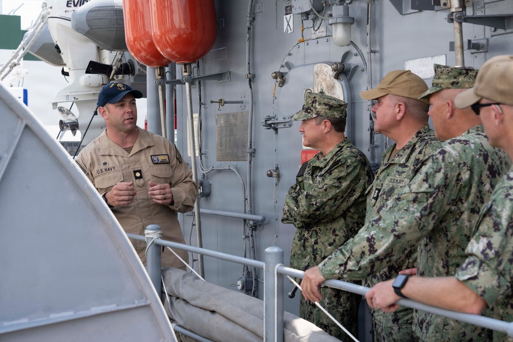 MyNavy HR visits USS Patriot (MCM 7)