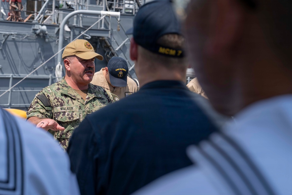 MyNavy HR visits USS Patriot (MCM 7)