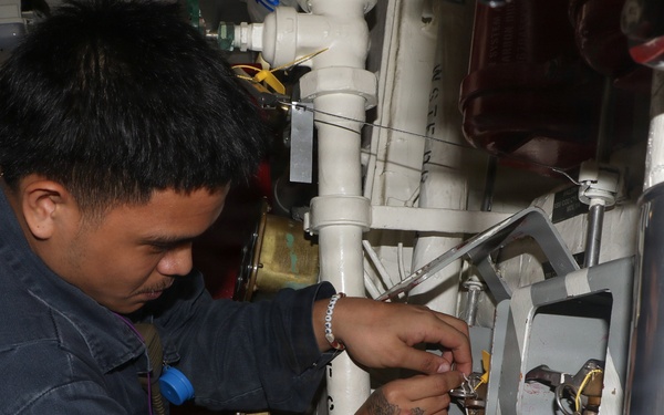 Frank E. Petersen Jr. Sailors Conduct Maintenance