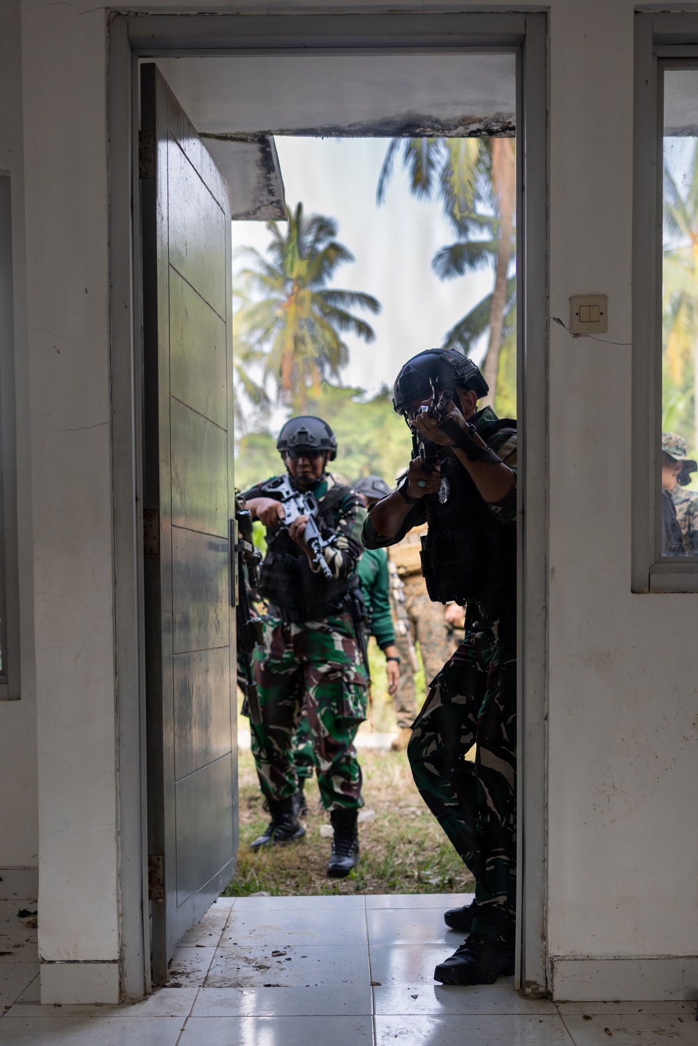 MRF-D Marines train with Indonesian marines in urban tactics