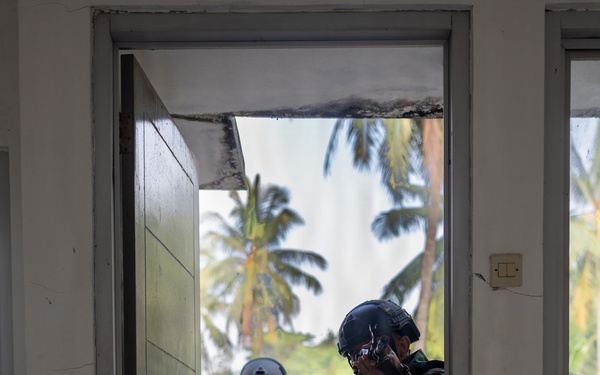 MRF-D Marines train with Indonesian marines in urban tactics