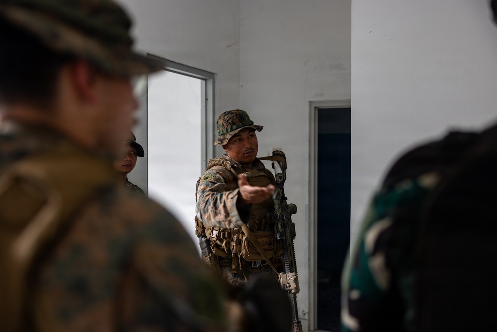 MRF-D Marines train with Indonesian marines in urban tactics