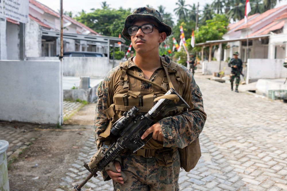 MRF-D Marines train with Indonesian marines in urban tactics