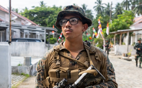 MRF-D Marines train with Indonesian marines in urban tactics
