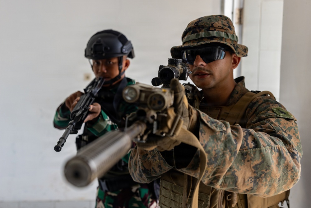 MRF-D Marines train with Indonesian marines in urban tactics