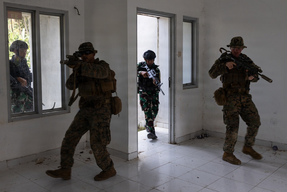 MRF-D Marines train with Indonesian marines in urban tactics