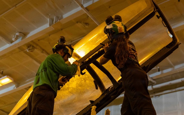 Abraham Lincoln Conducts Aircraft Maintenance