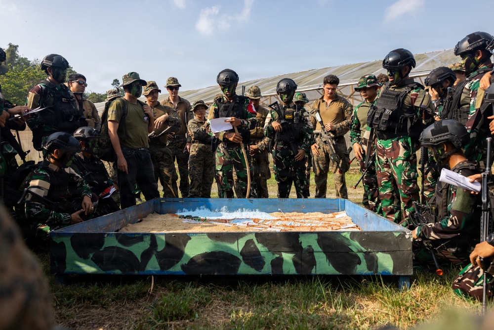 MRF-D Marines, Indonesian marines perform full mission profile exercise during platoon exchange