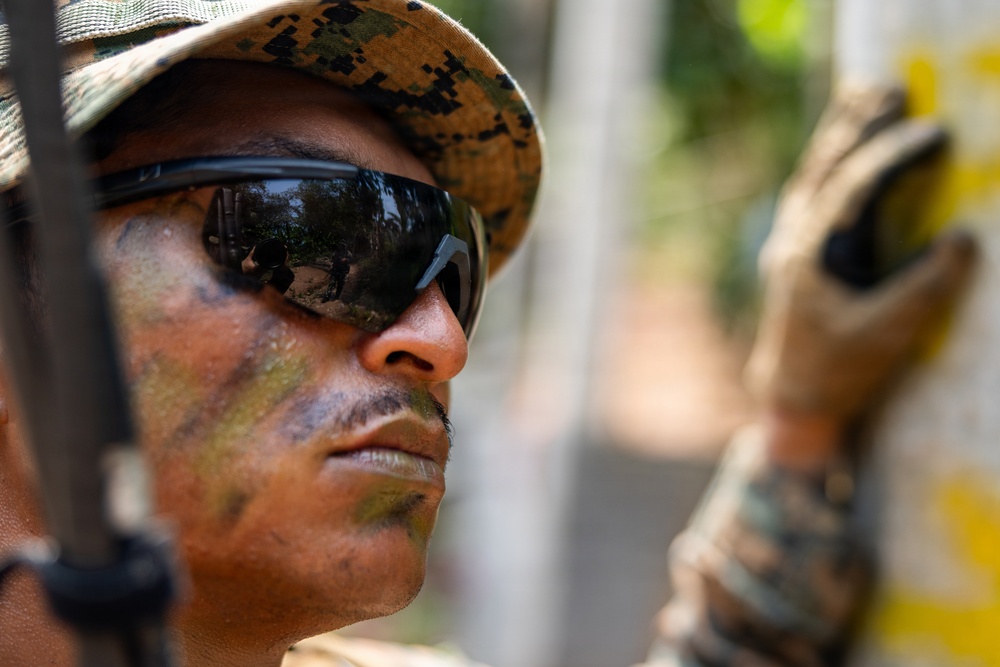 MRF-D Marines, Indonesian marines perform full mission profile exercise during platoon exchange