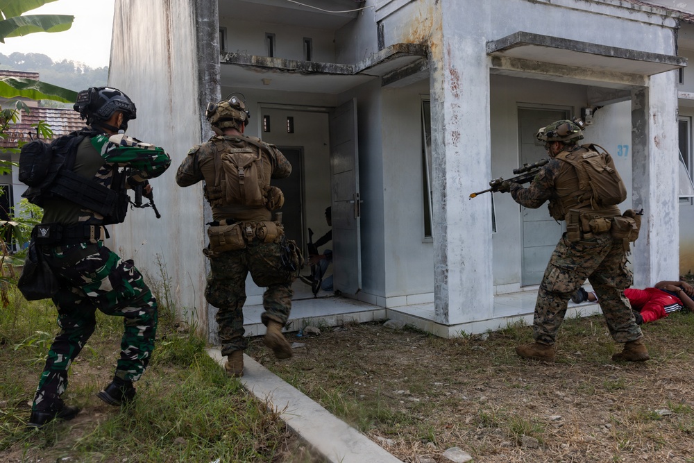MRF-D Marines, Indonesian marines perform full mission profile exercise