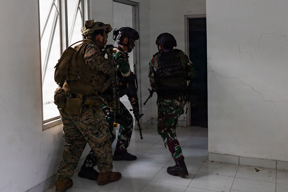 MRF-D Marines, Indonesian marines perform full mission profile exercise