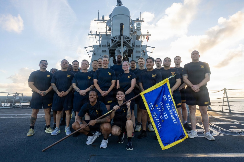 USS Mustin conducts physical training