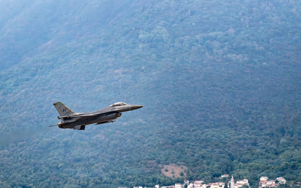 Aviano ATC conducts first landing from alternate tower during joint exercise