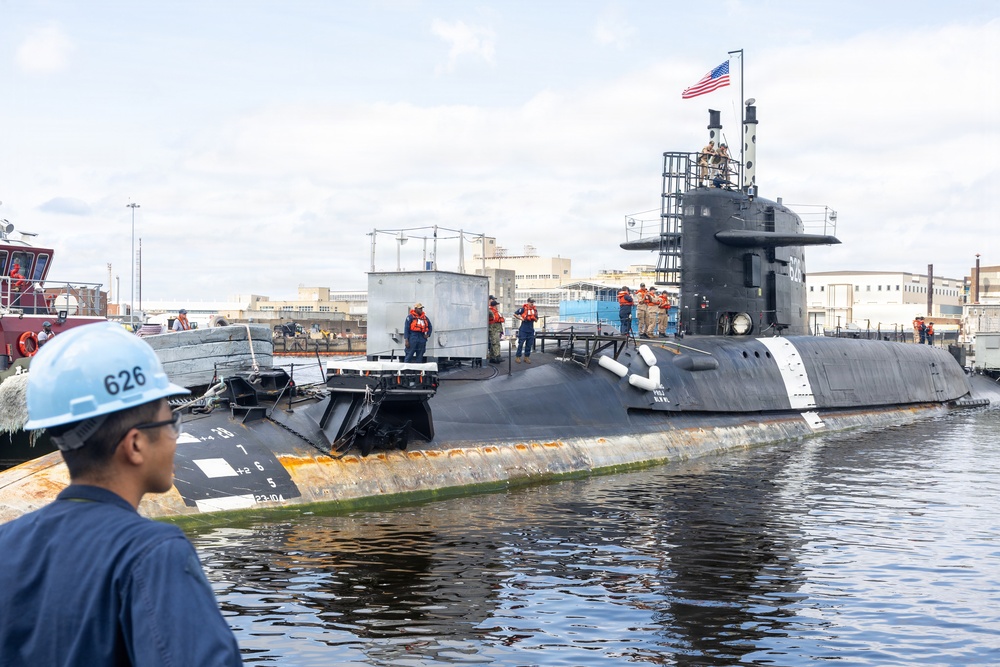 Norfolk Naval Shipyard Welcomes Moored Training Ship Daniel Webster For Inactivation
