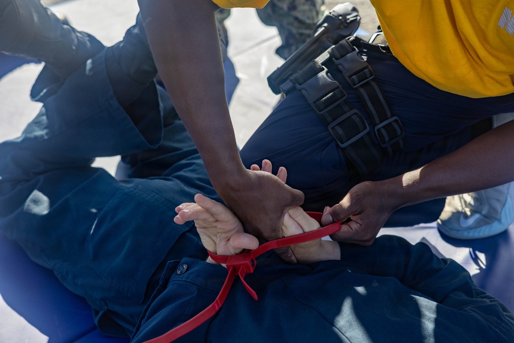 USS Mustin conducts security reaction force-bravo course