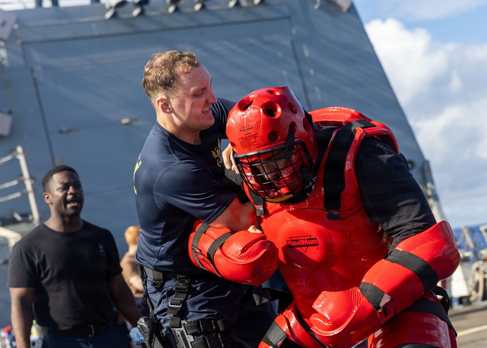 USS Mustin conducts security reaction force-bravo course