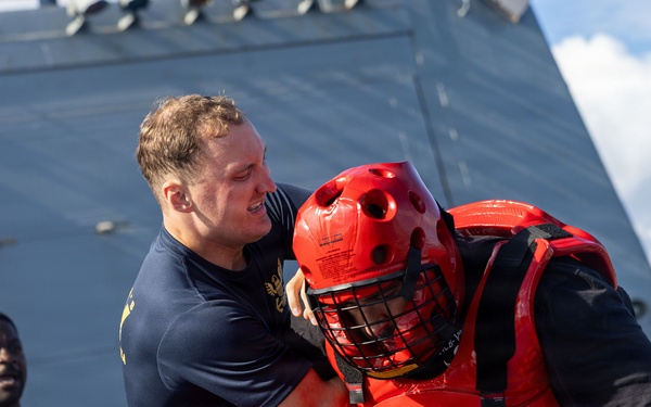 USS Mustin conducts security reaction force-bravo course