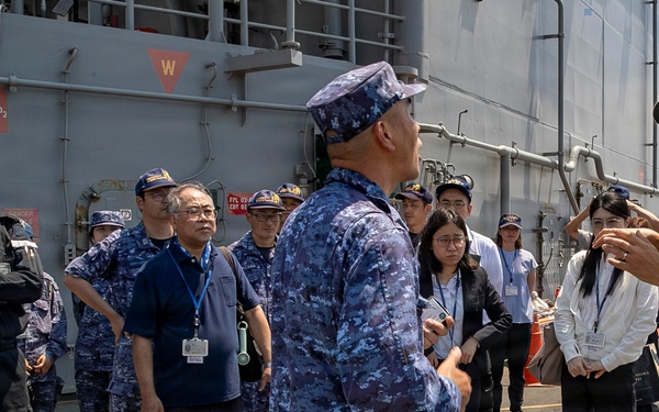 JMSDF tour USS Tripoli