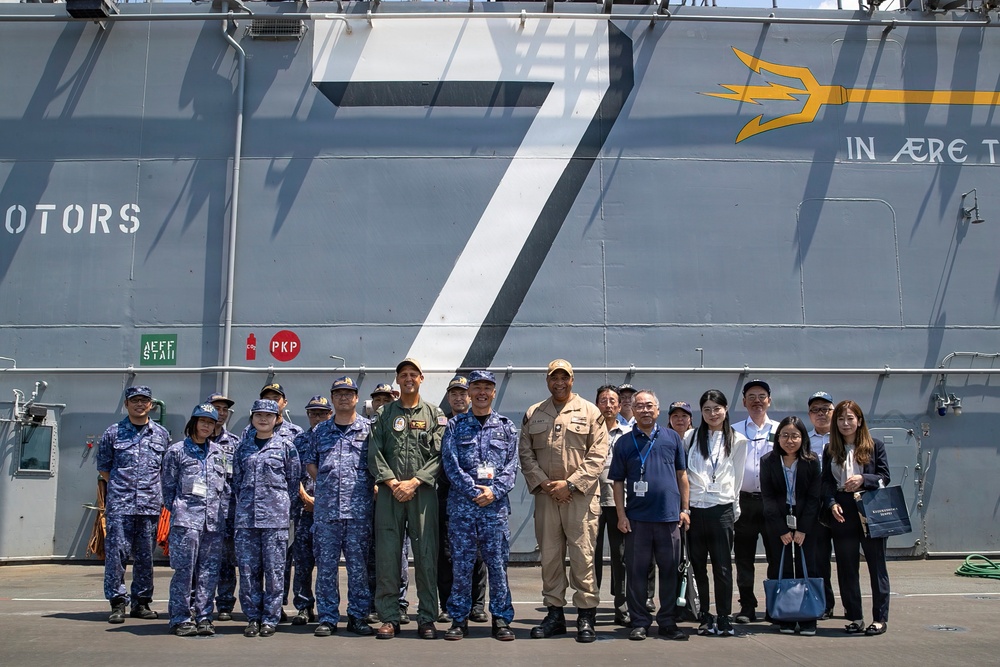 JMSDF tour USS Tripoli