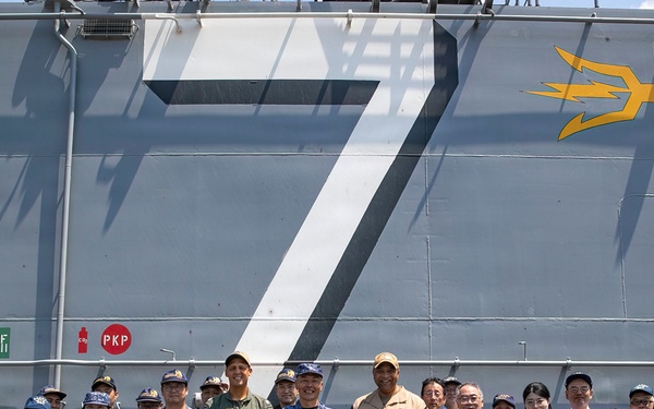 JMSDF tour USS Tripoli