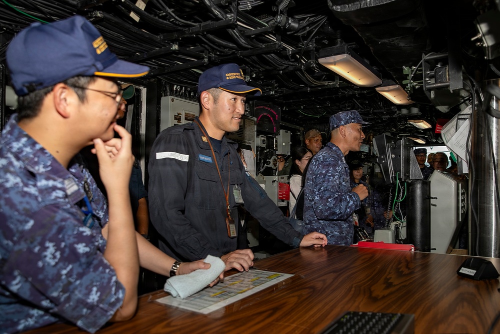 JMSDF tour USS Tripoli